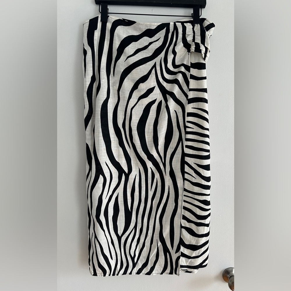 NWT ZARA ANIMAL PRINT WRAP SKIRT!